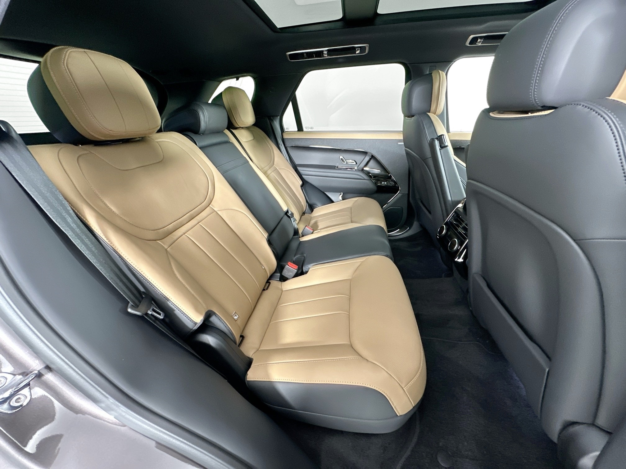 new 2025 Land Rover Range Rover Sport car, priced at $101,140