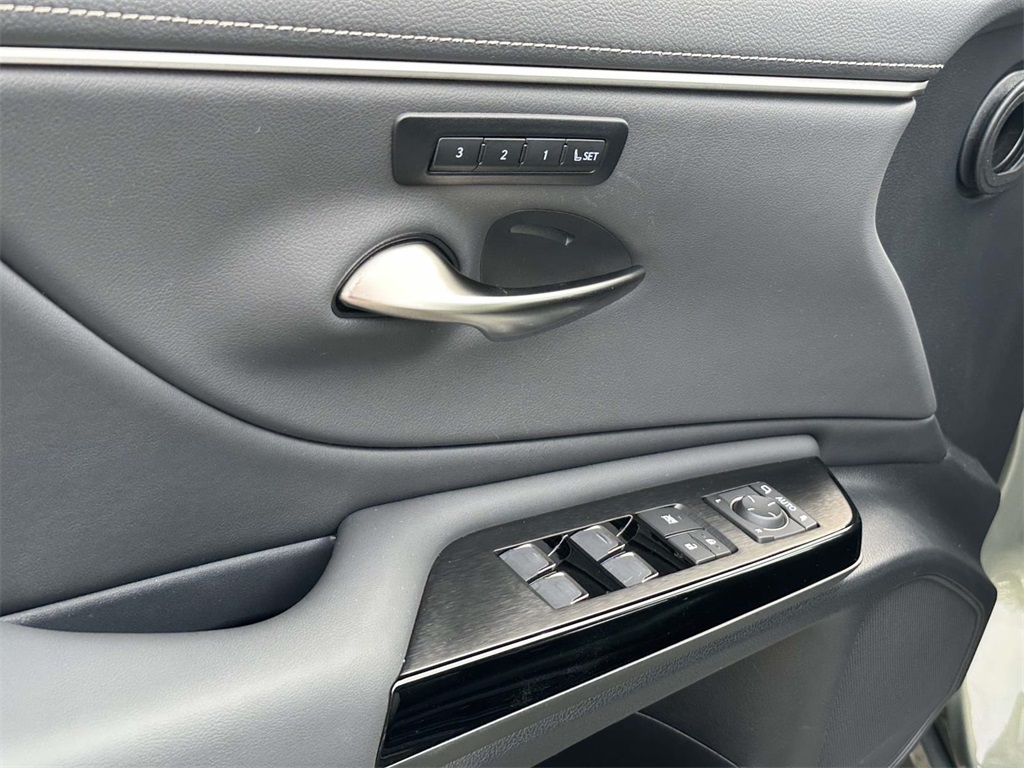 used 2025 Lexus ES car, priced at $45,495