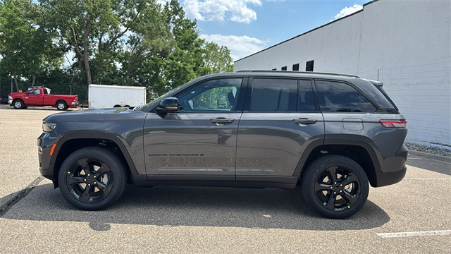 new 2025 Jeep Grand Cherokee car, priced at $47,453