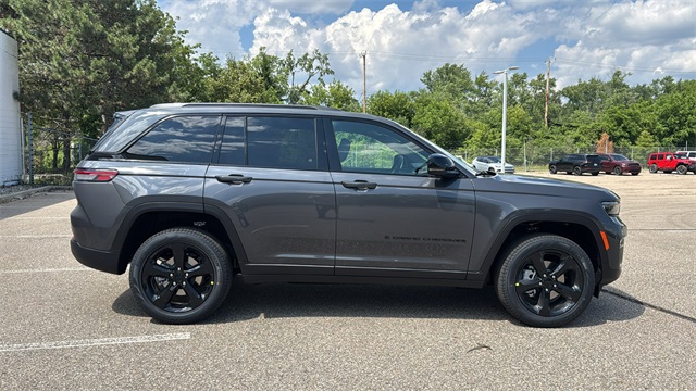 new 2025 Jeep Grand Cherokee car, priced at $47,453