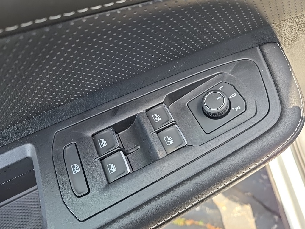 new 2025 Volkswagen Atlas car, priced at $45,691