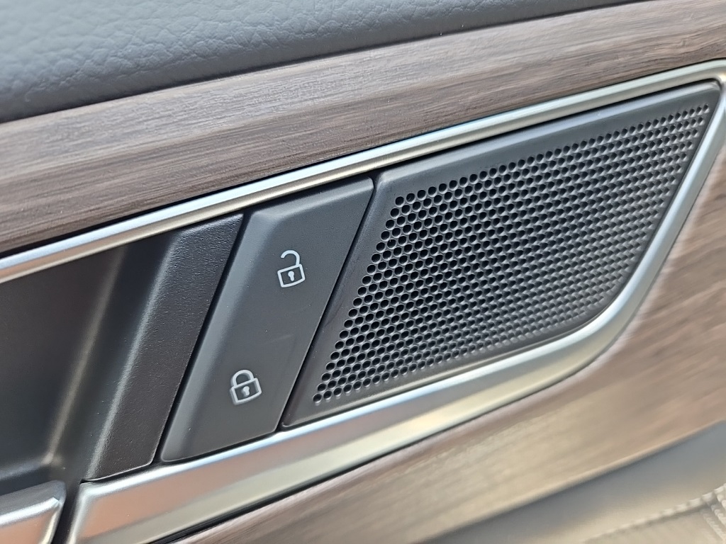 new 2025 Volkswagen Atlas car, priced at $45,691