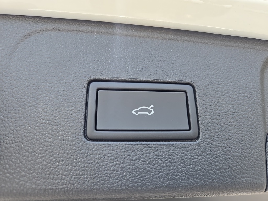 new 2025 Volkswagen Atlas car, priced at $45,691
