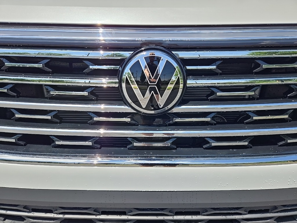 new 2025 Volkswagen Atlas car, priced at $45,691