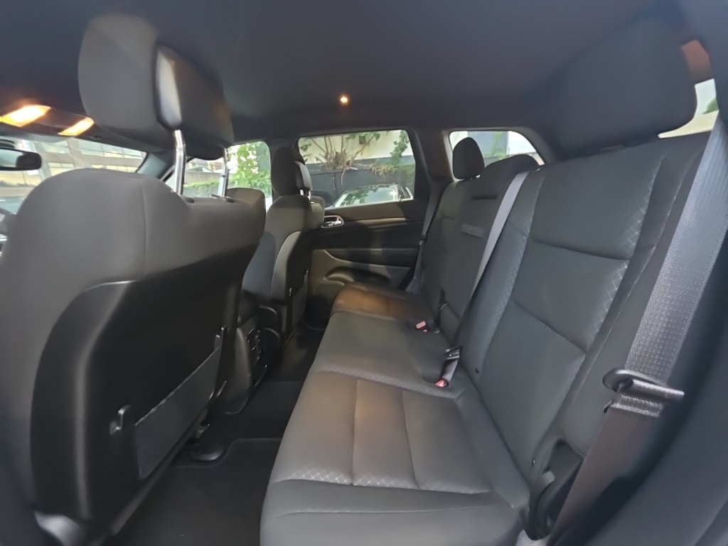 used 2021 Jeep Grand Cherokee car, priced at $18,895