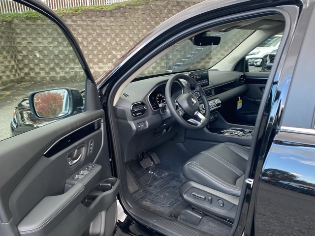 new 2025 Honda Pilot car, priced at $43,807