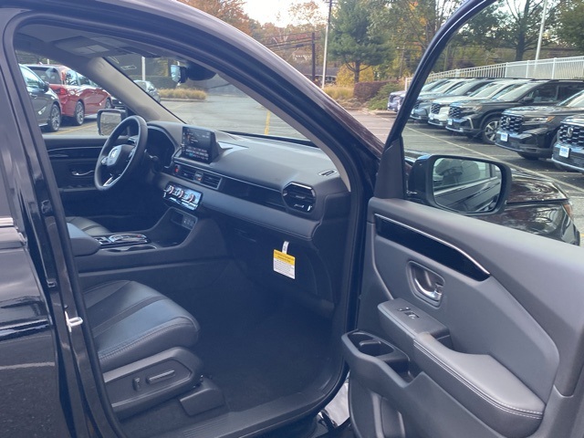 new 2025 Honda Pilot car, priced at $43,807