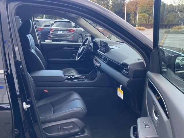 new 2025 Honda Pilot car, priced at $43,807