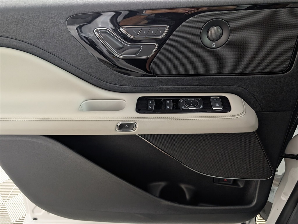 new 2025 Lincoln Aviator car, priced at $62,246