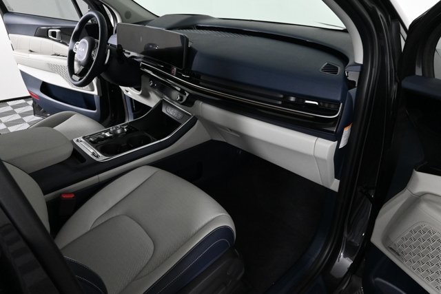 new 2025 Kia Carnival Hybrid car, priced at $52,002