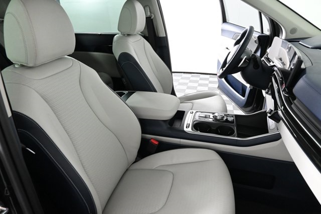 new 2025 Kia Carnival Hybrid car, priced at $52,002