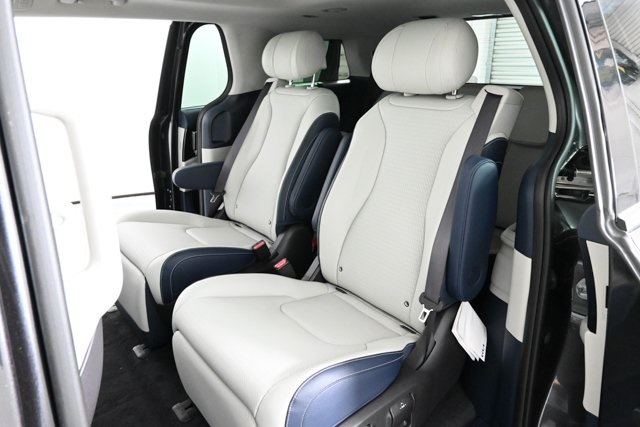new 2025 Kia Carnival Hybrid car, priced at $52,002