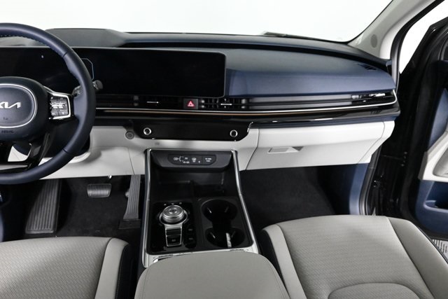 new 2025 Kia Carnival Hybrid car, priced at $52,002