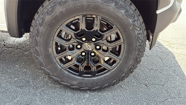 new 2025 Chevrolet Colorado car, priced at $44,990