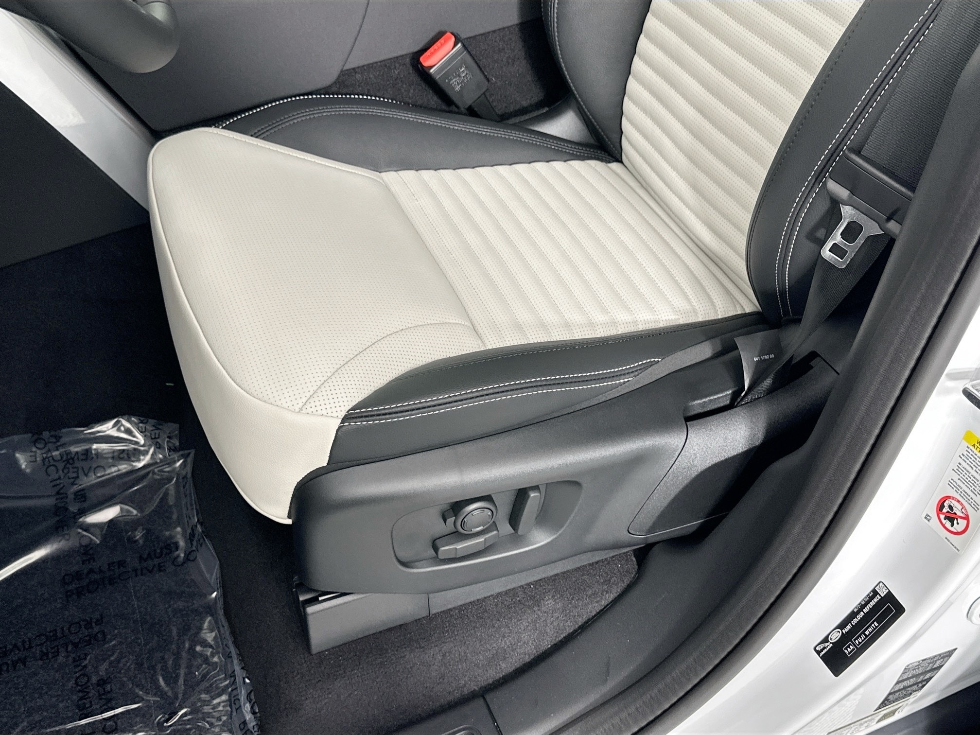 new 2025 Land Rover Discovery car, priced at $65,953