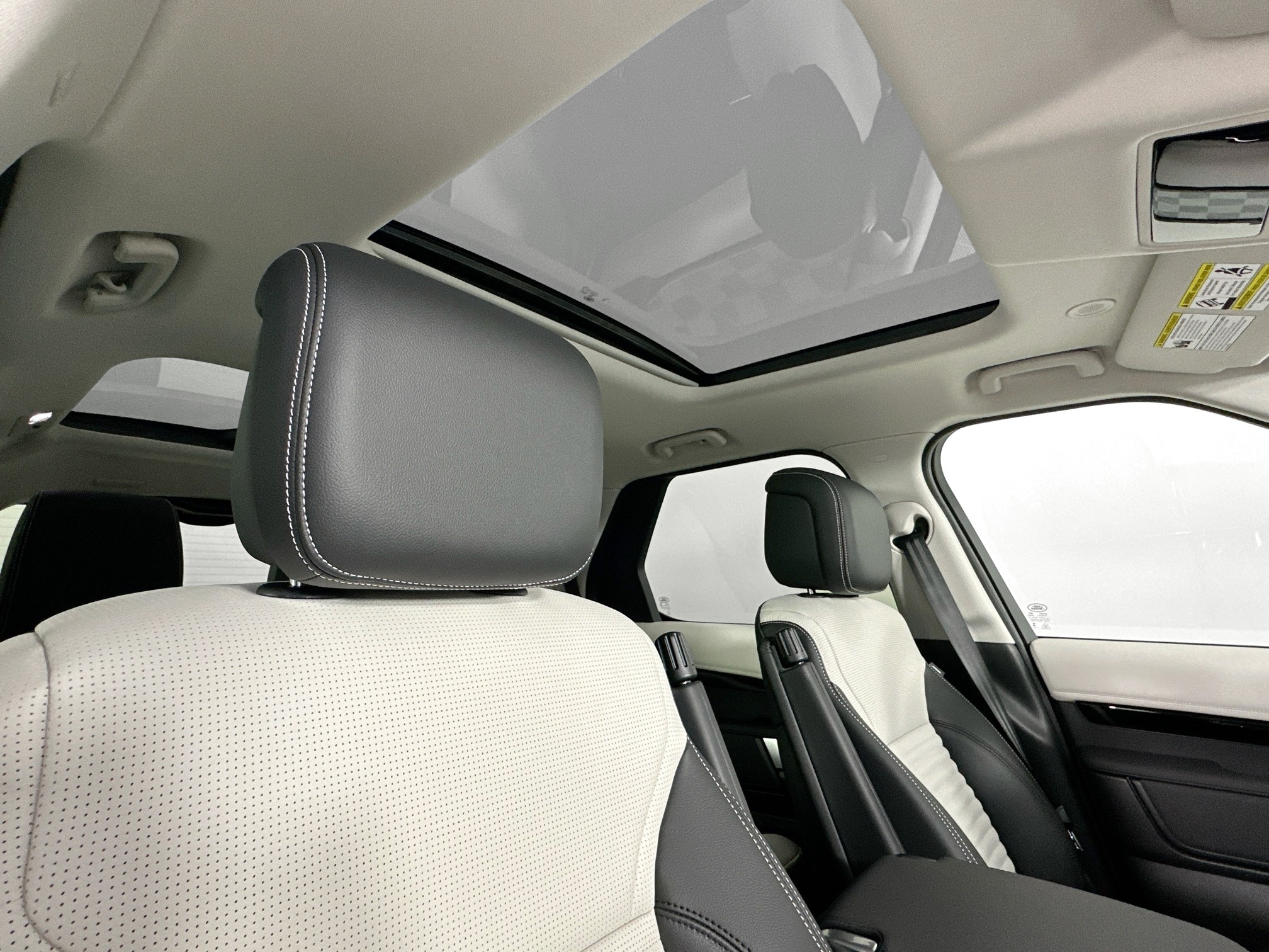 new 2025 Land Rover Discovery car, priced at $65,953
