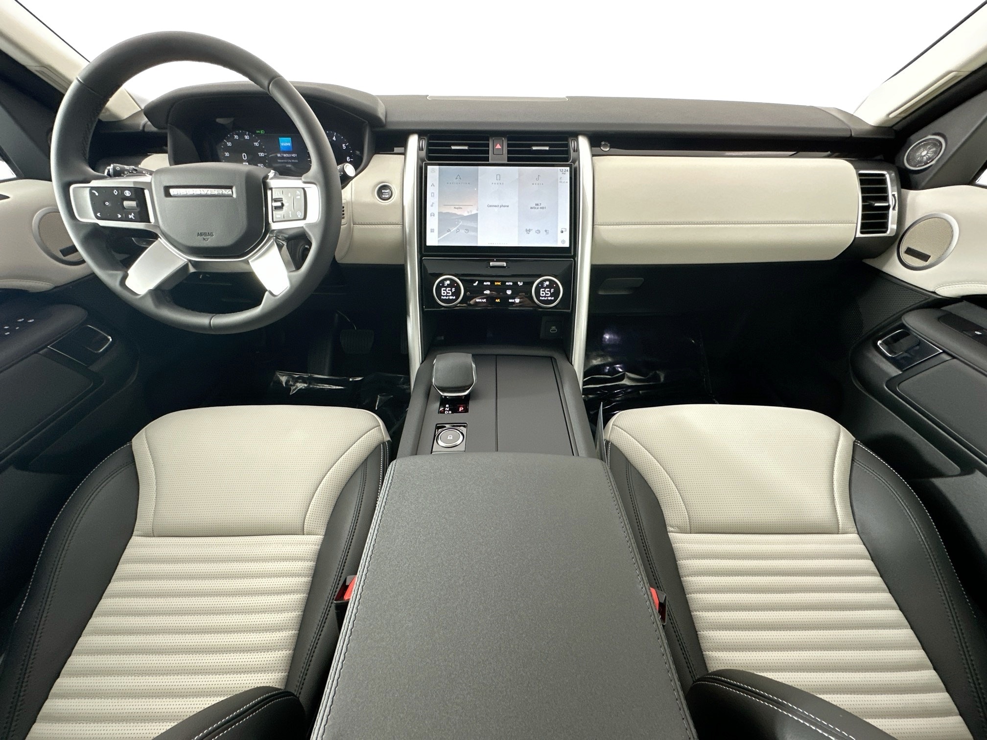 new 2025 Land Rover Discovery car, priced at $65,953