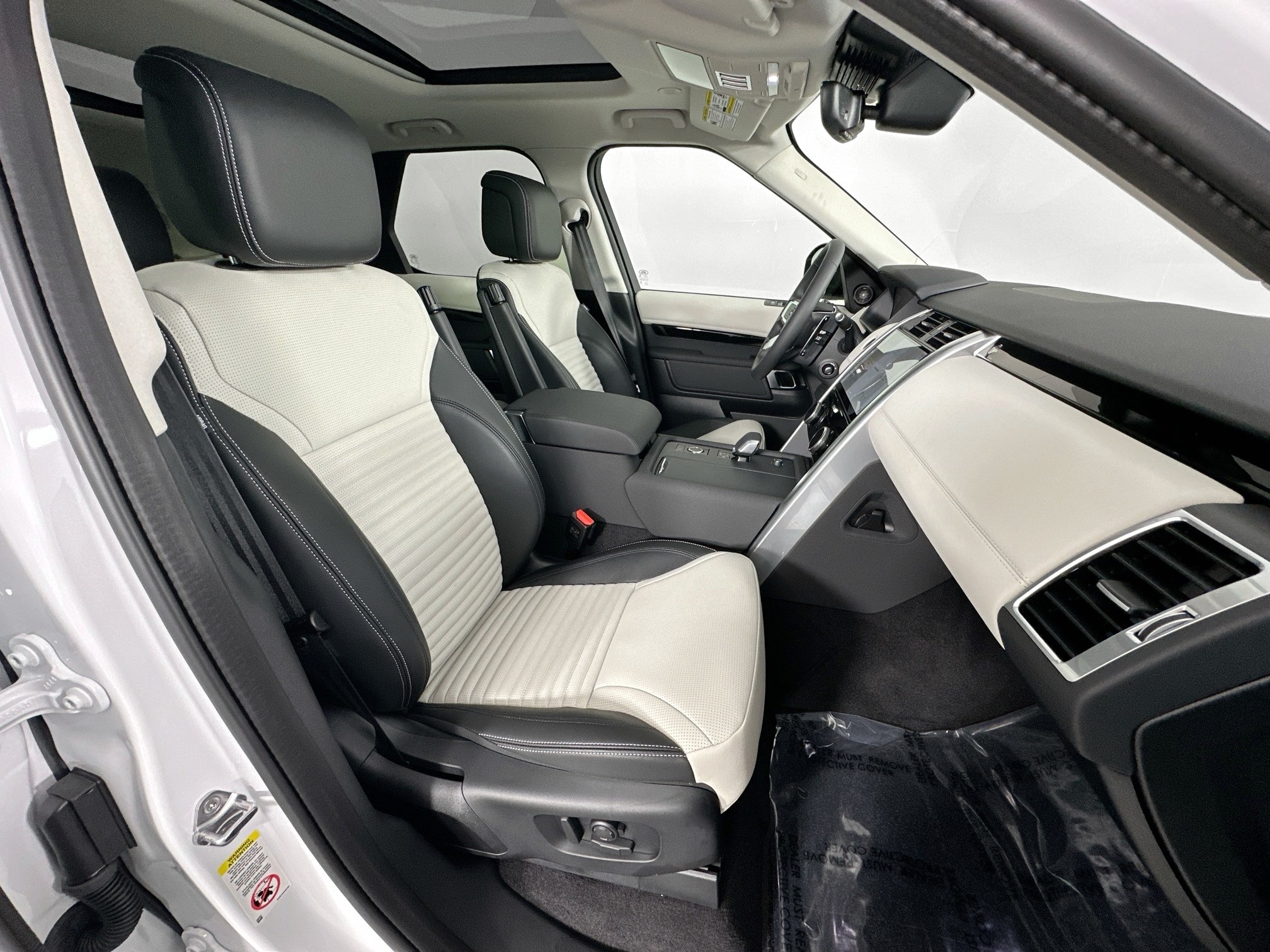 new 2025 Land Rover Discovery car, priced at $65,953