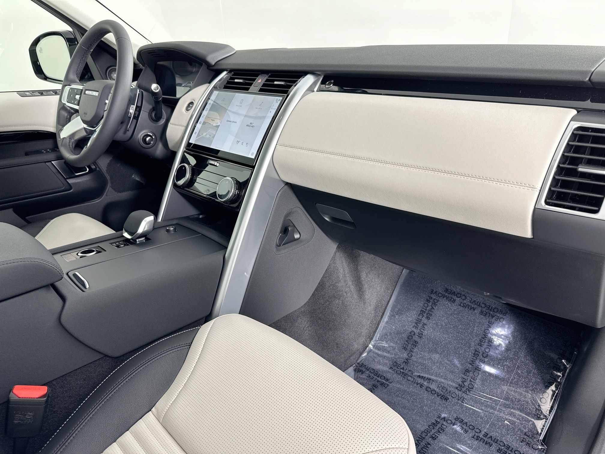 new 2025 Land Rover Discovery car, priced at $65,953