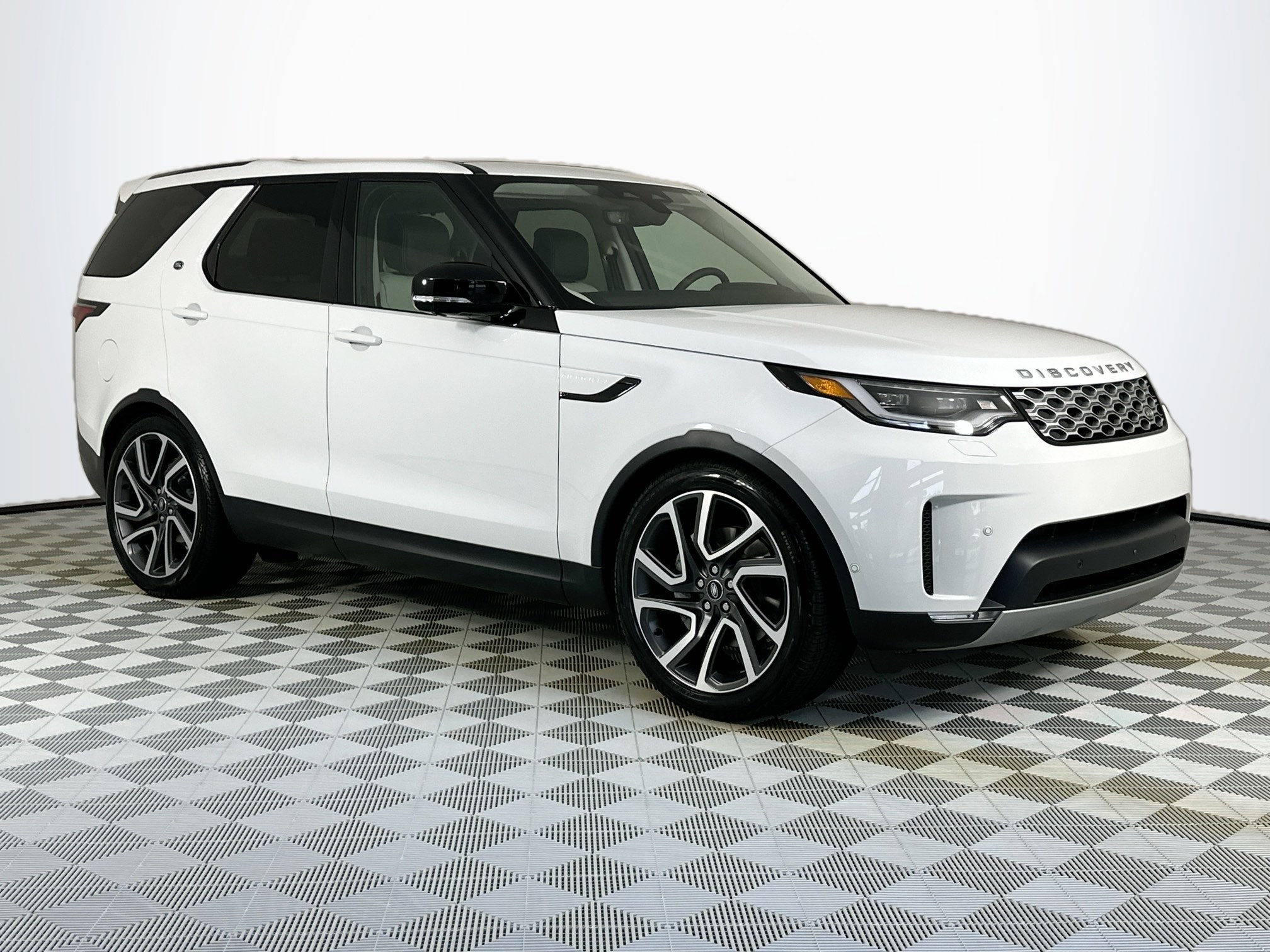 new 2025 Land Rover Discovery car, priced at $65,953
