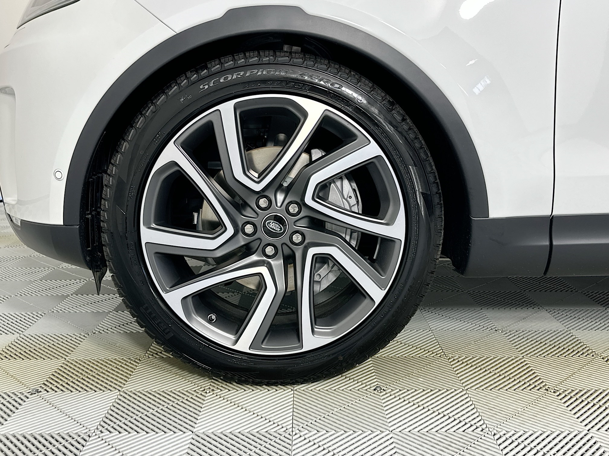 new 2025 Land Rover Discovery car, priced at $65,953