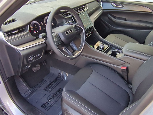 used 2025 Jeep Grand Cherokee car, priced at $37,911