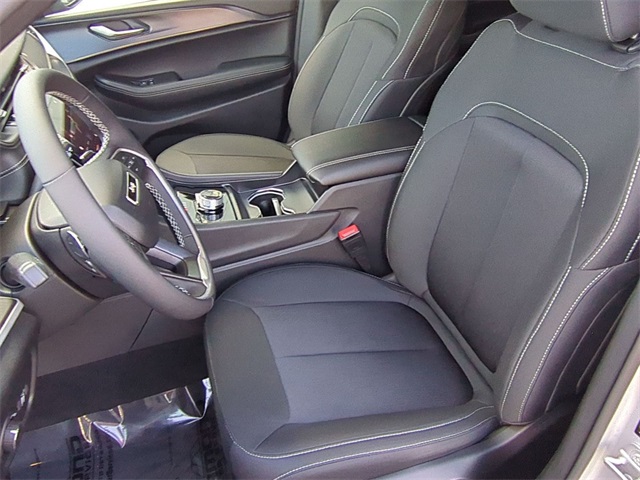used 2025 Jeep Grand Cherokee car, priced at $37,911