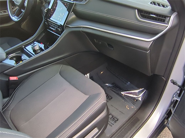 used 2025 Jeep Grand Cherokee car, priced at $37,911