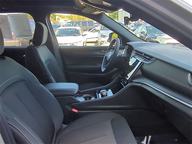 used 2025 Jeep Grand Cherokee car, priced at $37,911