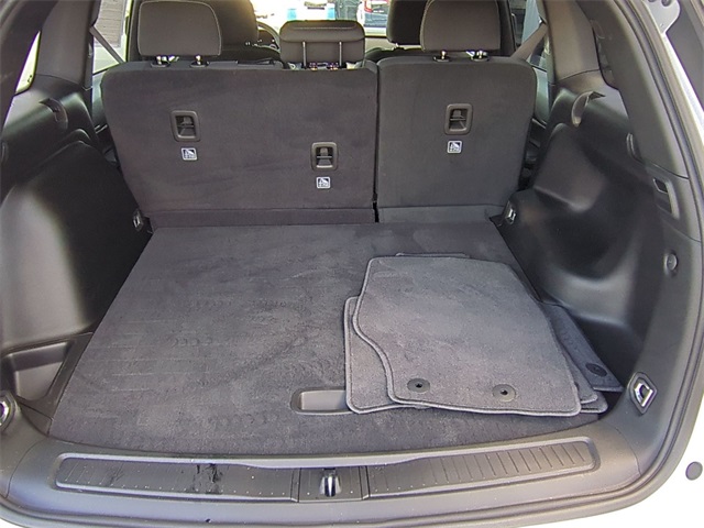used 2025 Jeep Grand Cherokee car, priced at $37,911