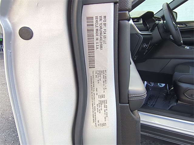 used 2025 Jeep Grand Cherokee car, priced at $37,911