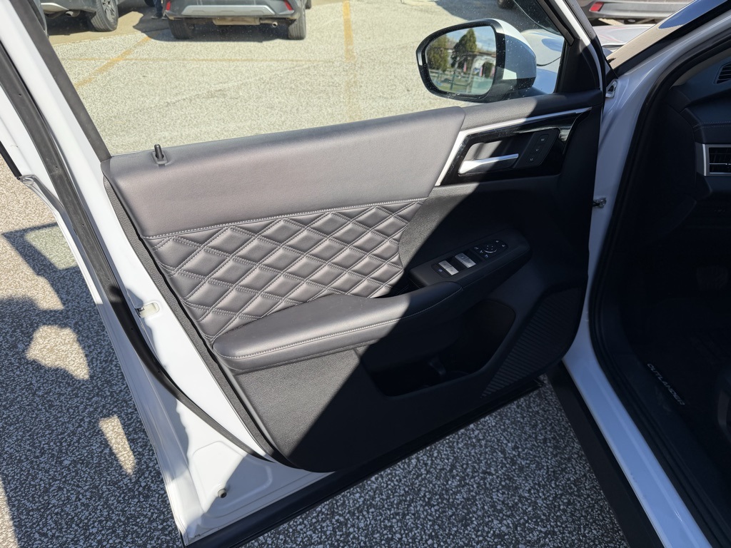 used 2023 Mitsubishi Outlander car, priced at $28,903