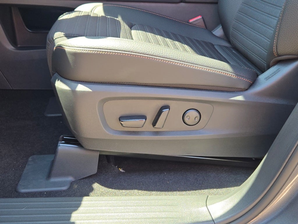 new 2025 Nissan Pathfinder car, priced at $46,595