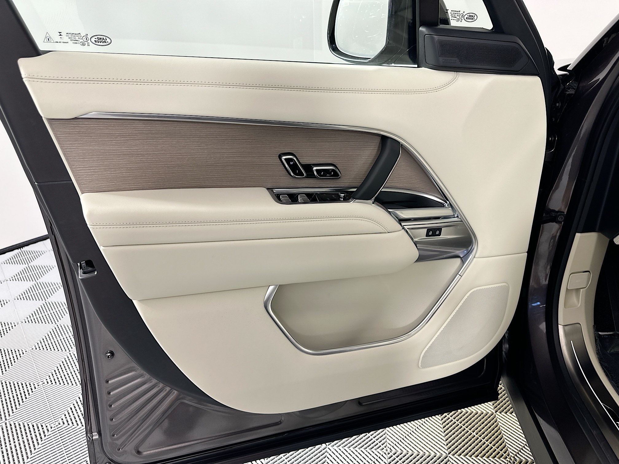 new 2025 Land Rover Range Rover car, priced at $128,180