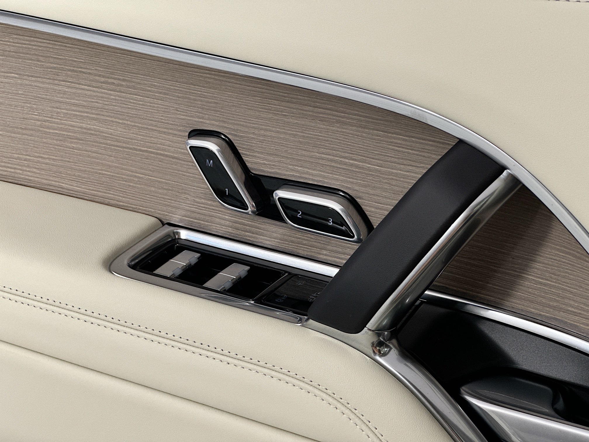 new 2025 Land Rover Range Rover car, priced at $128,180