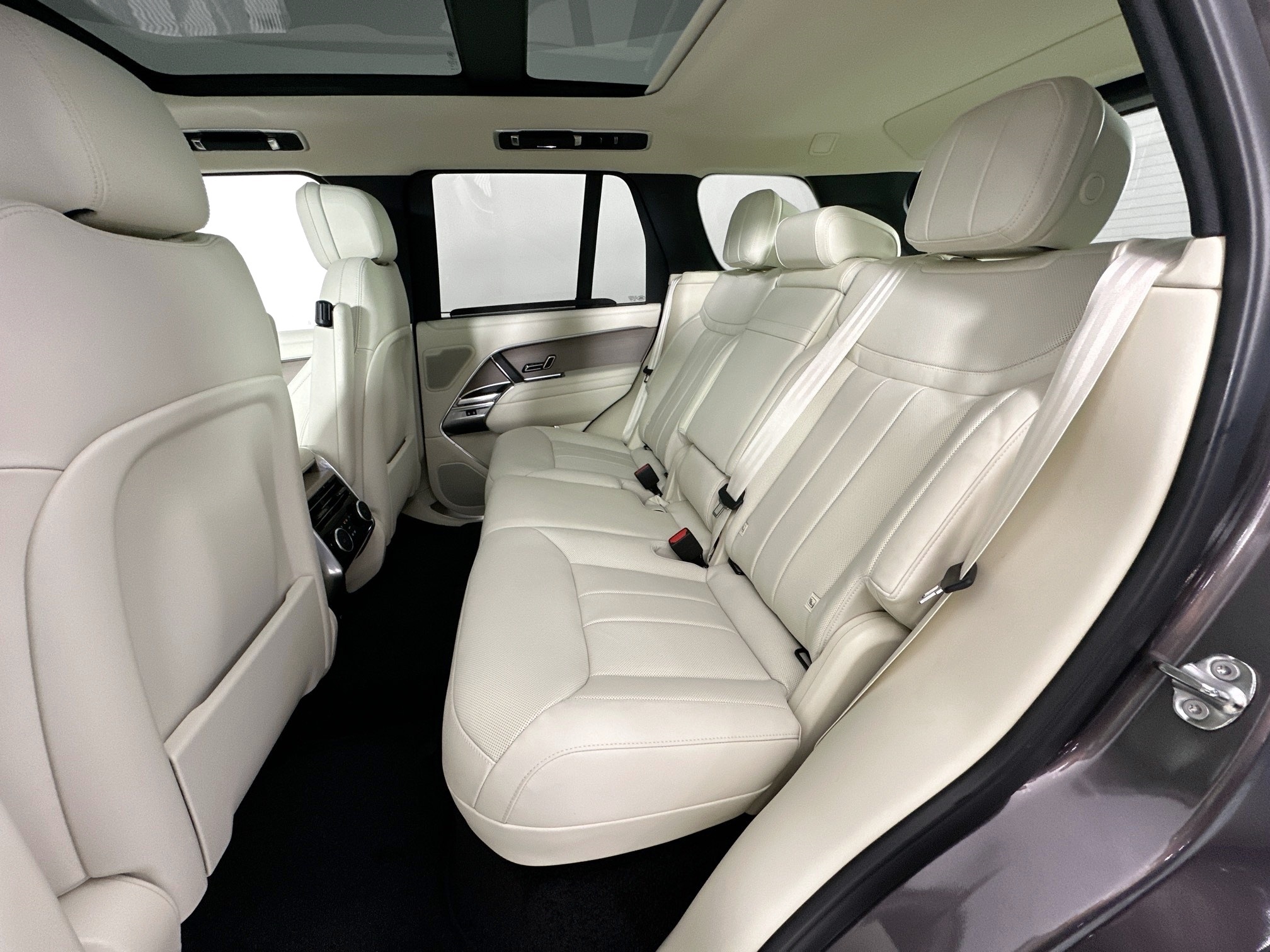 new 2025 Land Rover Range Rover car, priced at $128,180