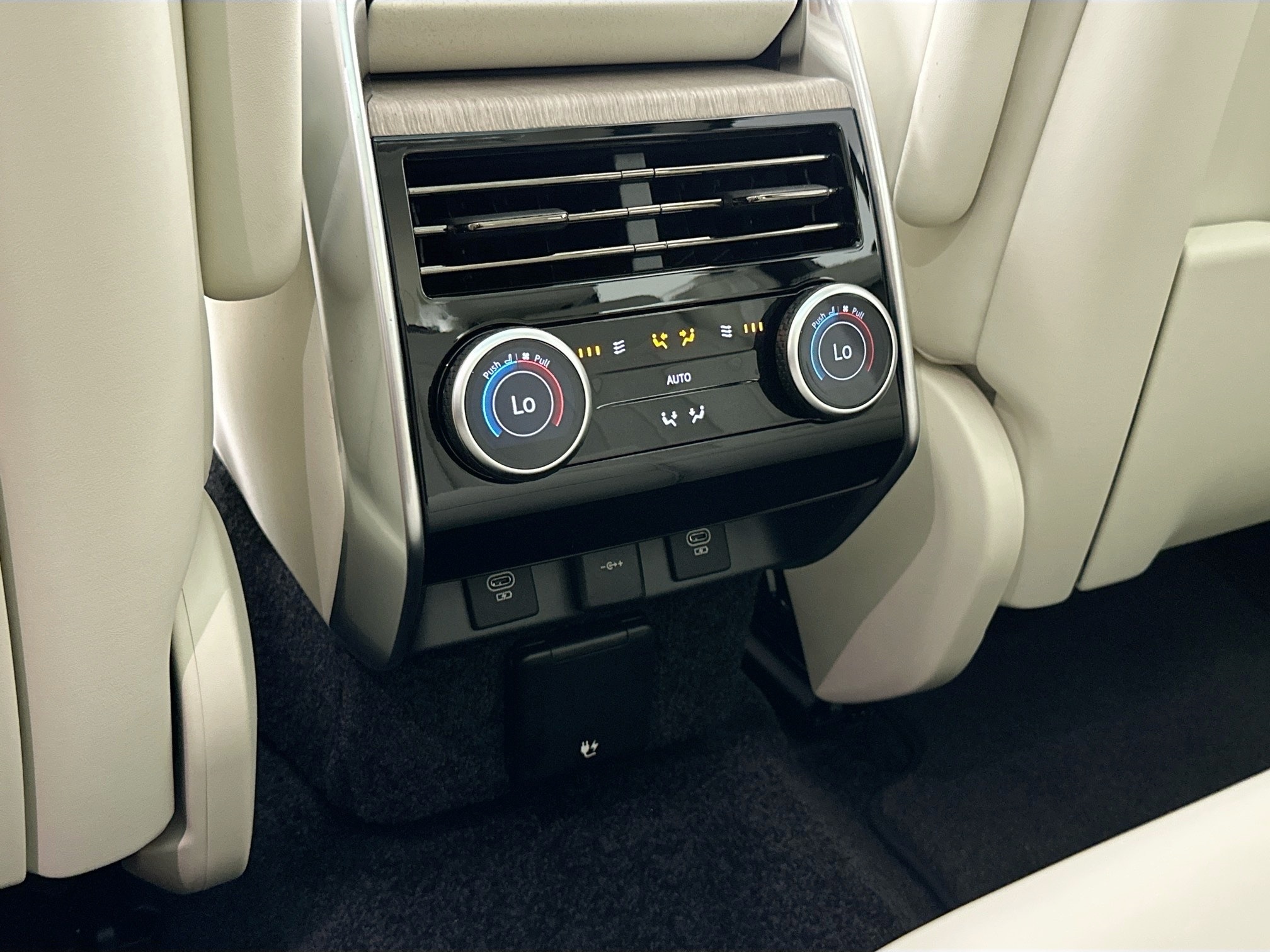 new 2025 Land Rover Range Rover car, priced at $128,180