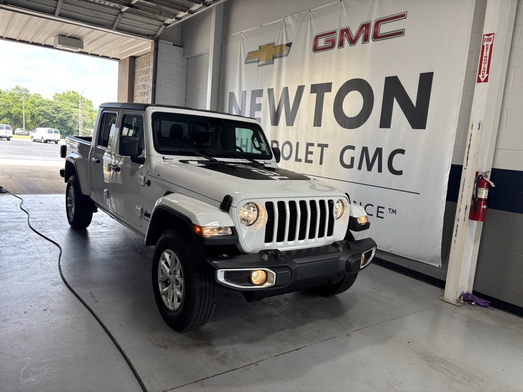 used 2023 Jeep Gladiator car, priced at $34,158