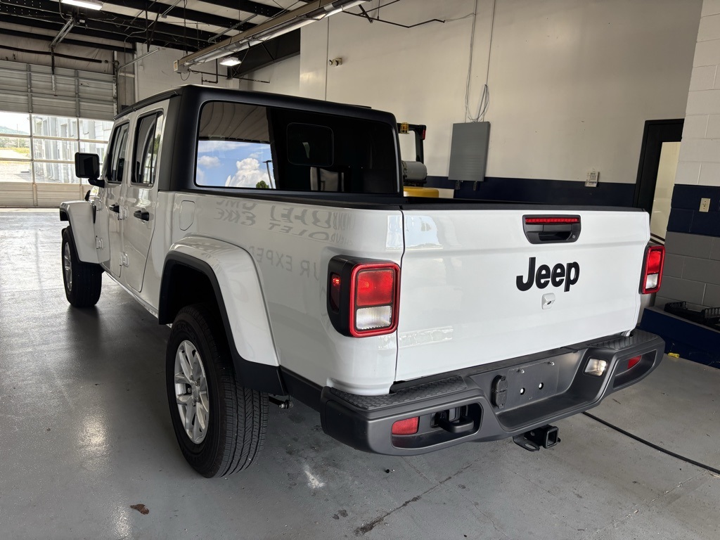 used 2023 Jeep Gladiator car, priced at $34,158