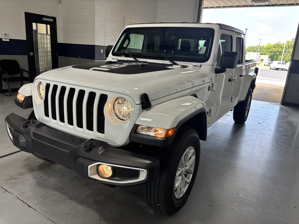 used 2023 Jeep Gladiator car, priced at $34,158