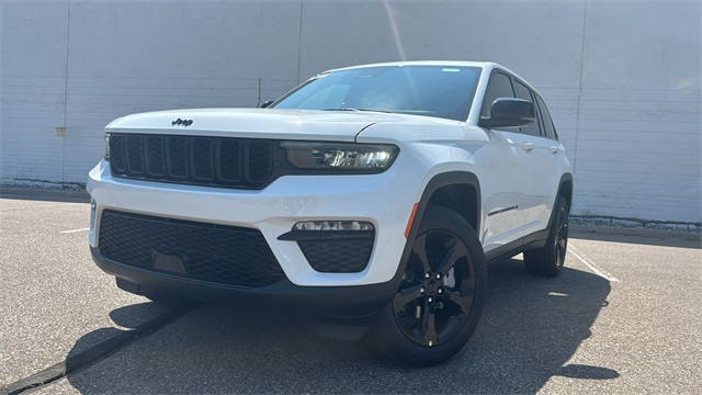 new 2025 Jeep Grand Cherokee car, priced at $46,922