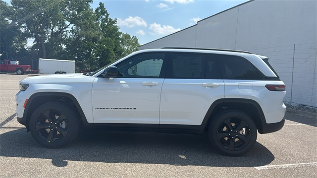 new 2025 Jeep Grand Cherokee car, priced at $46,922