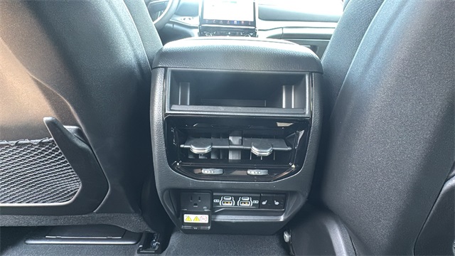 new 2025 Jeep Grand Cherokee car, priced at $46,922