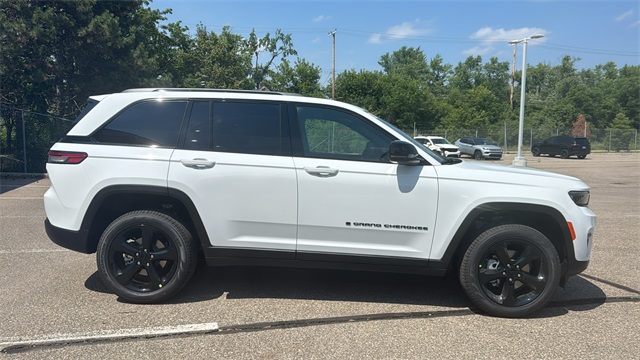 new 2025 Jeep Grand Cherokee car, priced at $46,922