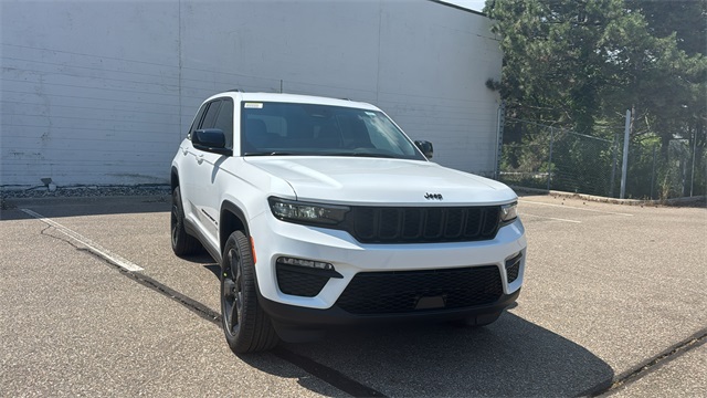 new 2025 Jeep Grand Cherokee car, priced at $46,922