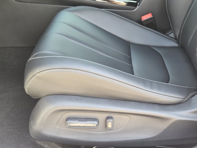 used 2025 Acura Integra car, priced at $32,900