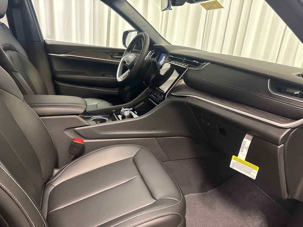 new 2025 Jeep Grand Cherokee L car, priced at $48,037