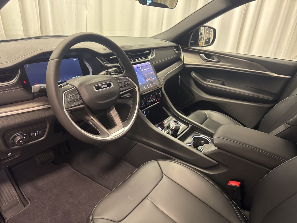 new 2025 Jeep Grand Cherokee L car, priced at $48,037