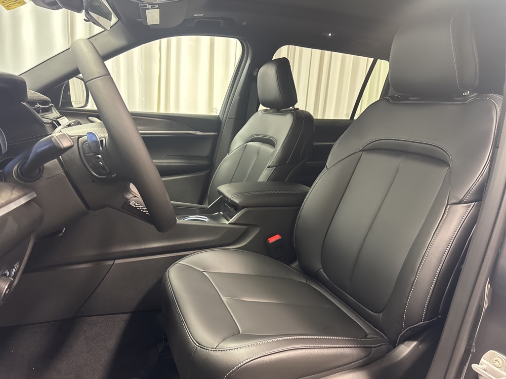 new 2025 Jeep Grand Cherokee L car, priced at $48,037