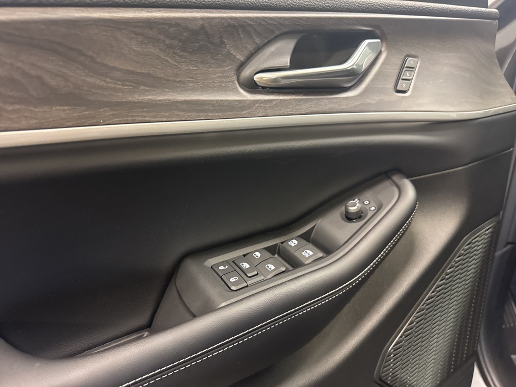 new 2025 Jeep Grand Cherokee L car, priced at $48,037
